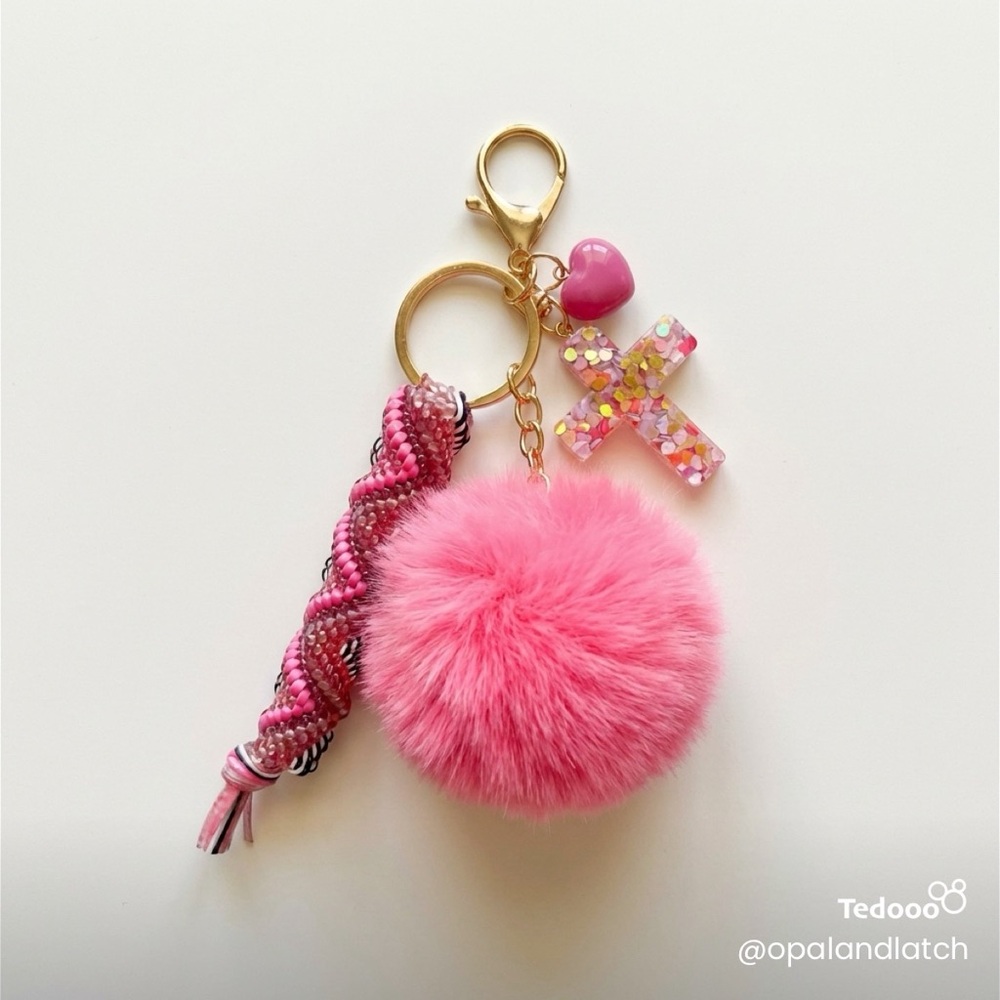 🌟Pink Faith Cross Keychain - Picture 3 of 5